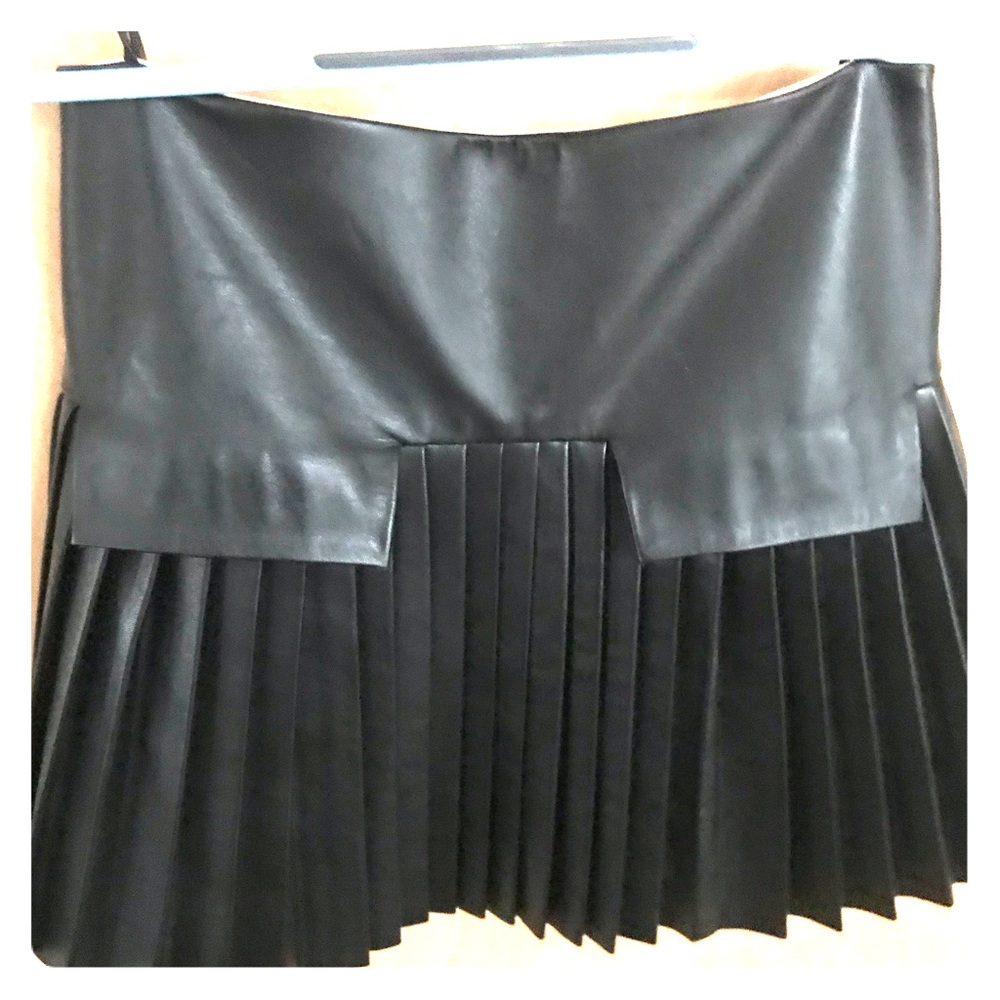 Les Chiffoniers Pleated Leather Mini Skirt NWT - 0